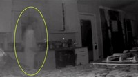 Baru saja terjadi. Seorang ibu berhasil menangkap bayangan hantu putranya yang meninggal dua tahun lalu, lewat kamera CCTV di dalam dapur rumahnya. Foto: Istimewa