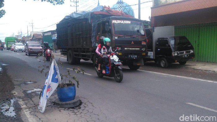 Merasakan Gelombang Jalan Kebonagung-Kepanjen Tak Tersentuh Perbaikan