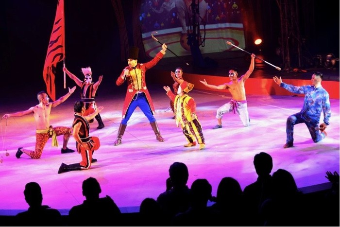 Aksi Akrobatik The Great 50 Show Pukau Lebih dari 30 Ribu Penonton