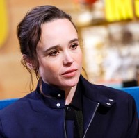 Nama Ellen Page menjadi sorotan baru-baru ini setelah mengumumkan identitas baru sebagai seorang transgender. Pengumuman tersebut ia sampaikan lewat pernyataan panjang di Instagram, Rabu (2/12/2020). “Halo kawan, aku ingin menyampaikan bahwa aku adalah seorang trans, dengan kata pengganti nama ‘he/they’. Dan namaku sekarang Elliot. Aku merasa beruntung bisa menulis ini dan mencapai pada titik ini di hidupku,” tulis Elliot Page membuka pernyataannya. (Foto: Getty Images)