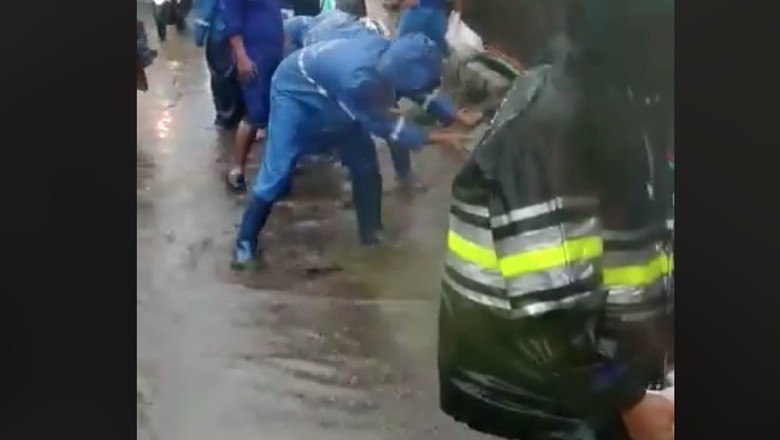 Diguyur Hujan Deras, Sejumlah Jalan di Jakarta Tergenang Diguyur Hujan Deras, Sejumlah Jalan di Jakarta Tergenang