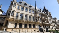 Biaya perumahannya amat tinggi, terutama di Luxembourg City. Artinya ada lebih dari 180.000 tenaga kerja yang pulang pergi dari negara-negara tetangga, setiap hari (CNN Travel)  