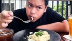 Asyiknya Kulineran Komika Cilik Fatih Unru yang Doyan Ngemil dan Ngopi