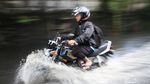 Curah Hujan Tinggi Jalan di Kawasan Cengkareng Tergenang
