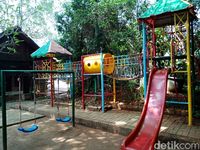 Playground untuk anak-anak. 