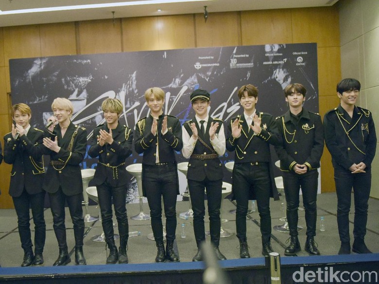 Stray Kids Ungkap Rahasia di Balik Pembuatan Lagu-lagunya Stray Kids Ungkap Rahasia di Balik Pembuatan Lagu-lagunya