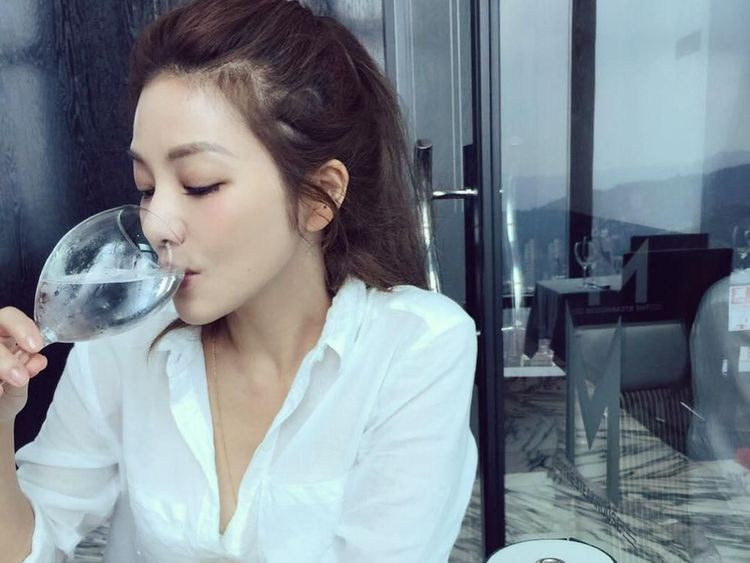 Cantiknya Lure Hsu, Selebgram 43 Tahun yang Awet Muda dan Hobi Makan