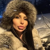 Desi adalah model Playboy di 2016. Wanita 29 tahun itu terobsesi dengan penampilan yang serba berlebihan, hingga akhirnya jadi terlalu ekstrem. Foto: Intagram (@desi_dimitrov)