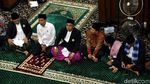 Potret Jokowi Salat Jumat di Masjid Al-Barkah Kota Bekasi