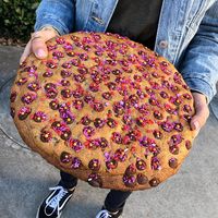 Wouw! Cookies Jumbo 2.7 Kilogram Ini Berisi Limpahan Selai Cokelat Hazelnut