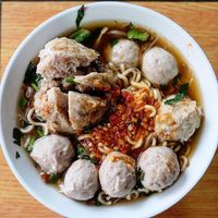 Biar Badan Hangat Enaknya Jajan Bakso Isi Rawit Di Sini 