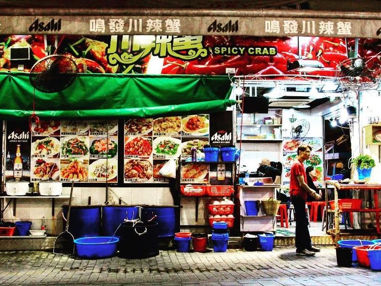 Jalan-Jalan dan Cicipi Jajanan Enak di Kowloon Market Hong Kong