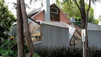 Rumah Pribadi Frank Gehry di kawasan Santa Monica, California, Amerika Serikat. Istimewa/Dok. Boredpanda.