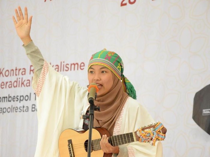 Rona Mentari pendongeng berhijab. Foto: Instagram/MentariRona Rona Mentari pendongeng berhijab. Foto: Instagram/MentariRona