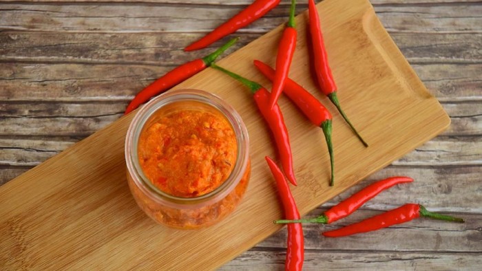 Menghilangkan rasa pedas cabe tidak cukup hanya dengan minum air putih saja. (Foto: iStock) Menghilangkan rasa pedas cabe tidak cukup hanya dengan minum air putih saja. (Foto: iStock)
