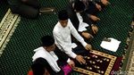 Potret Jokowi Salat Jumat di Masjid Al-Barkah Kota Bekasi