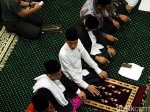 TKN Tepis BPN Prabowo: Jokowi Tak Pernah Politisasi Salat