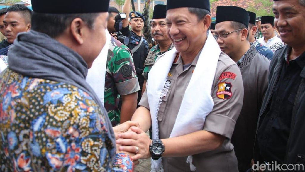 Kapolri-Panglima Kunjungi Ponpes Buntet di Cirebon Pererat Silaturahmi Kapolri-Panglima Kunjungi Ponpes Buntet di Cirebon Pererat Silaturahmi