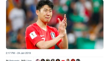Son kembali terlihat menangis dari jauh. Ia sedang membela timnas Korsel sehingga tak bisa membantu Spurs. Foto: istimewa