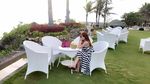Pose Cantik Selebgram Aldira Chena Saat Makan Sushi dan Steak