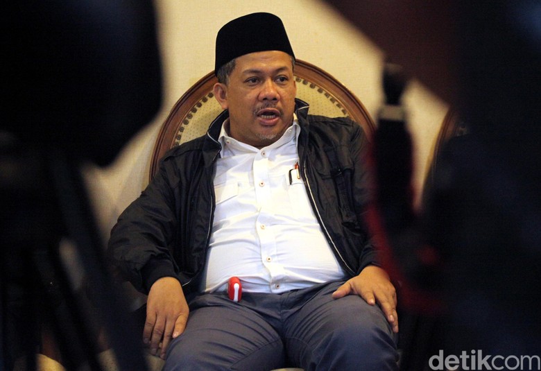 Logo KPK Ditutup Kain Hitam, Fahri Hamzah Serang Wadah Pegawai Logo KPK Ditutup Kain Hitam, Fahri Hamzah Serang Wadah Pegawai