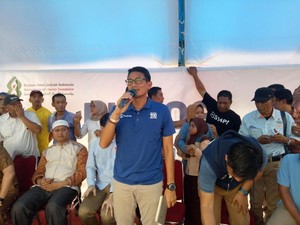 Cawapres Sandiaga Kunjungi Lokasi dan Korban Banjir Makassar