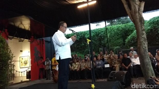 Menristekdikti Baca Puisi di Pameran Lukisan yang Digagas Gus Mus