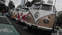 Dalam acara tersebut ditampilkan mobil klasik maupun modern dari merk BMW, Mercedes Benz,VW dan Ferarri.