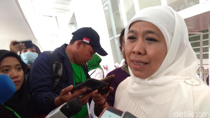 Khofifah Indar Parawansa di doa bersama Muslimat NU dengan seribu anak yatim di GBK.