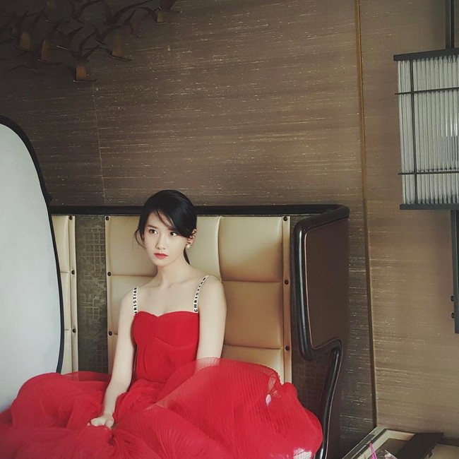 Im Yoon-Ah atau yang lebih dikenal dengan Yoona itu adalah personel dari grup K-Pop ternama SNSD. Selain musik, Yoona pun sukses di dunia akting.  Foto: dok. Instagram (@yoona__lim)