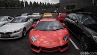 Mobil keren Lamborghini ikut mejeng.