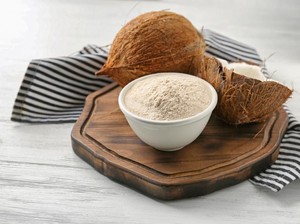 Mengandung Lemak, Amankah Tepung Kelapa Dikonsumsi Sehari-Hari?