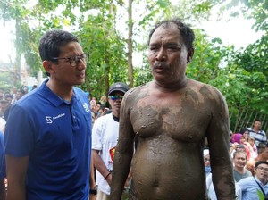 Ilyas Pria Berlumpur Bicara di Tengah Tuduhan Sandiwara