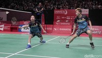 Di set pertama pertarungan cukup berimbang dan Kevin/Marcus dengan skor 21-19.