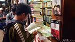 Berburu Buku Bekas di Pasar Buku Palasari
