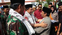 Dari Zaman Nabi Adam sampai sekarang, baru sekarang Panglima TNI dan Kapolri datang ke Pesantren Khas Kempek, tutur KH Moh Mustofa Aqiel Siroj (Foto: Dok. Polri)