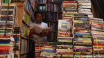 Berburu Buku Bekas di Pasar Buku Palasari