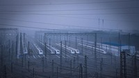 Pemeriksaan keamanan komprehensif kereta-kereta peluru ini dilakukan untuk memastikan bahwa kereta bisa beroperasi dengan aman di suhu rendah di musim dingin. Foto: Dok. Xinhuanet
