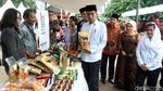 Gaya Jokowi Ngevlog di Rumah Kreatif BUMN