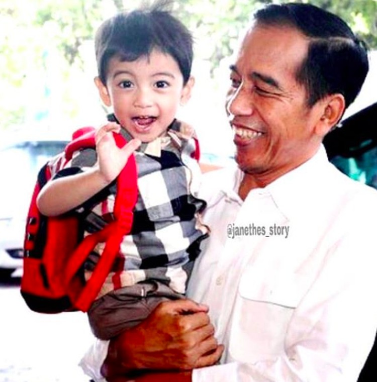 10 Potret Menggemaskan Cucu Jokowi, Jan Ethes