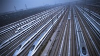 oto-foto ini menunjukkan kereta cepat yang tengah parkir di Wuhan, ibukota Provinsi Hubei, Cina tengah. Foto: Dok. Xinhuanet