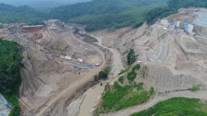 Di antara Kabupaten Sumedang dan Indramayu akan dibangun Bendungan Cipanas. Penasaran? Yuk tengok foto-foto proyeknya.