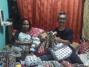 Semangat Berkarya Dua Sahabat Difabel Asal Bandung Barat
