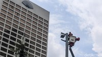 Lampu yang putus segera diganti.