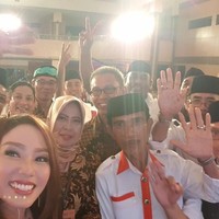 Memandu acara debat pun sudah pernah dilakukan Anisha. Sebelumnya, ia pernah menjadi moderator dalam debat pemilihan  bupati di Sulawesi dan gubernur di Jawa Timur pada 2018 silam. Foto: dok. Instagram (@anishadasuki)