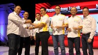 Hadir dalam acara tersebut Presiden Direktur Sinarmas MISG Life Hamid Hamzah bersama Direktur Konsumer Bank Bukopin Rivan Achmad Purwantono beserta jajaran manajemen kedua perusahaan saat memperkenalkan produk asuransi B SMile Insurance dan B SMile Protection di Jakarta, Jumat (25/1/19). Foto: dok. Sinarmas