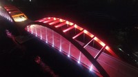 Mengutip instagram PTPP, proyek Jembatan Holtekamp Papua memiliki art lighting yang membentang sepanjang struktur jembatan ini... berbagai warna warni lighting yang berkilau di malam hari akan menambah daya tarik jembatan ini.Foto: Dok. Pool/PT PP (Persero) Tbk