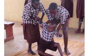 Fans Arsenal digambarkan terkulai. Foto: istimewa