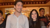 Penasaran dengan kisah lainnya? Simak beritanya di detikHOT! Vey/detikHOT