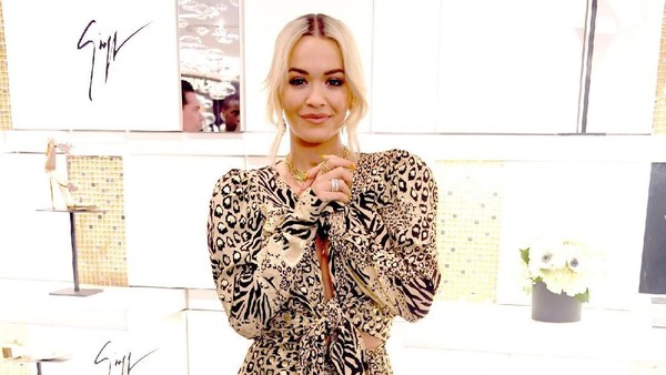 Roar...Ini Bukan Katy Perry Tapi Rita Ora Berbaju Corak Macan